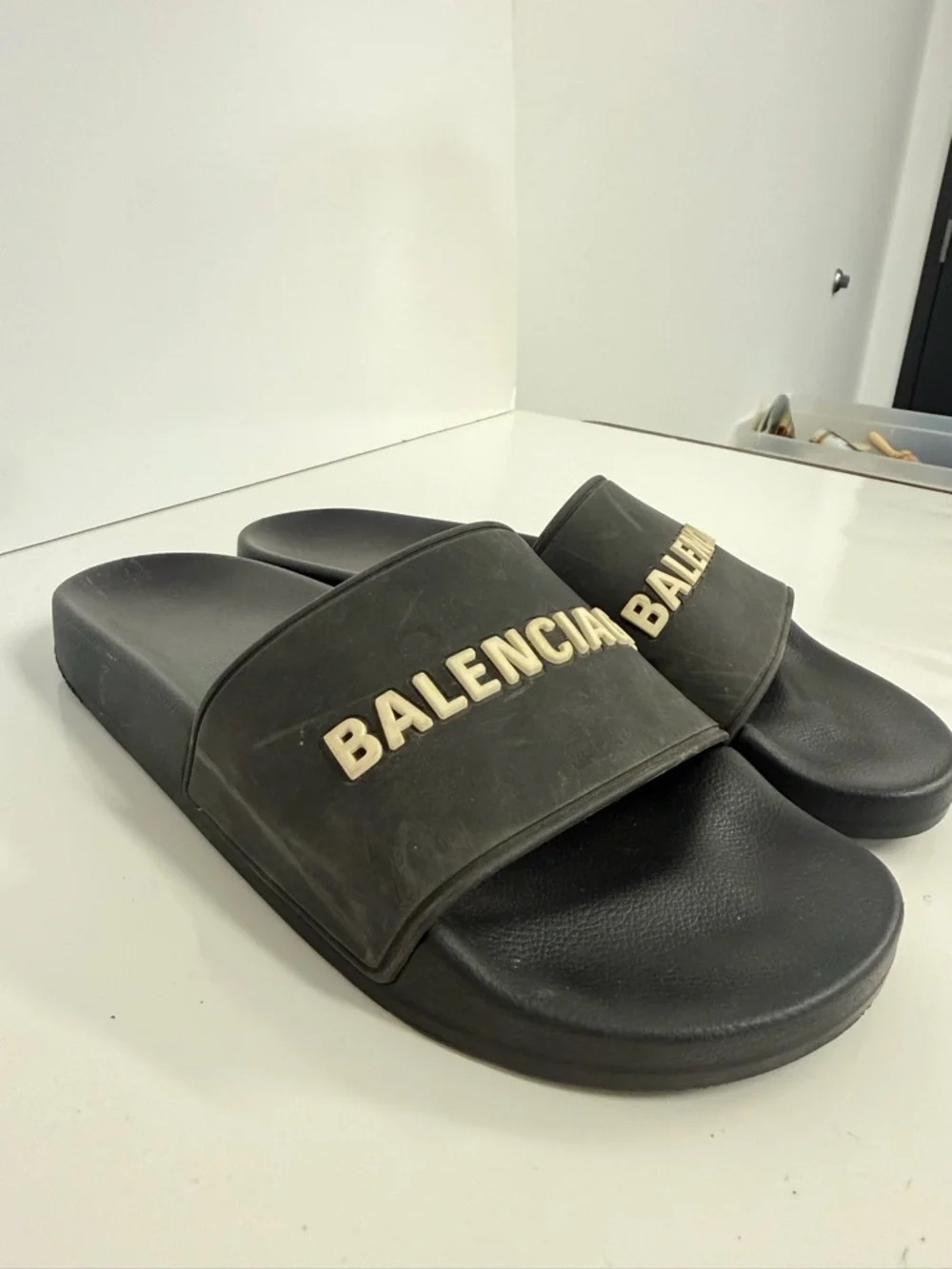 Balenciaga Women’s Black Rubber Pool Slides with Logo. Size: US 9 - Picture 6 of 8